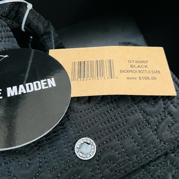 Steve Madden Backpack Bottle Earbud Case 3 Pc Gift Set - Picture 7 of 8